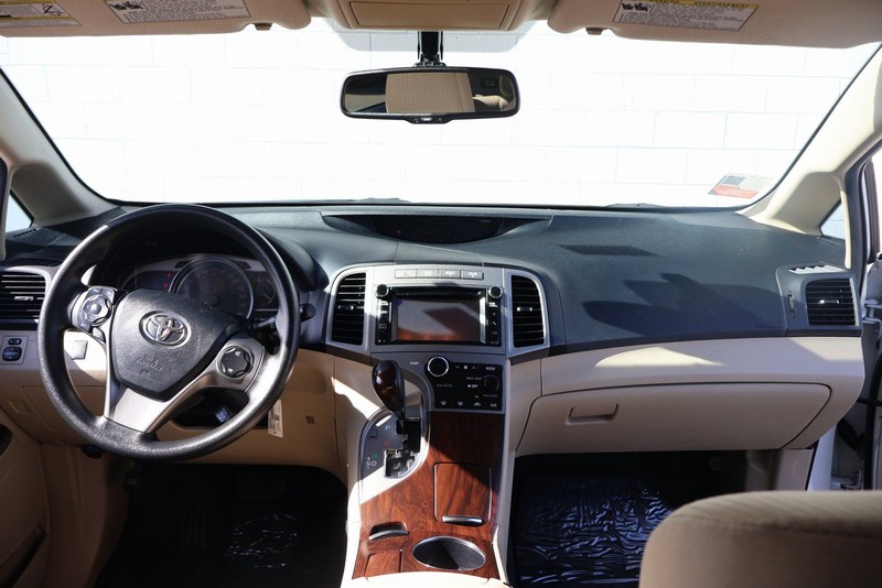 Toyota Venza Vehicle Full-screen Gallery Image 23