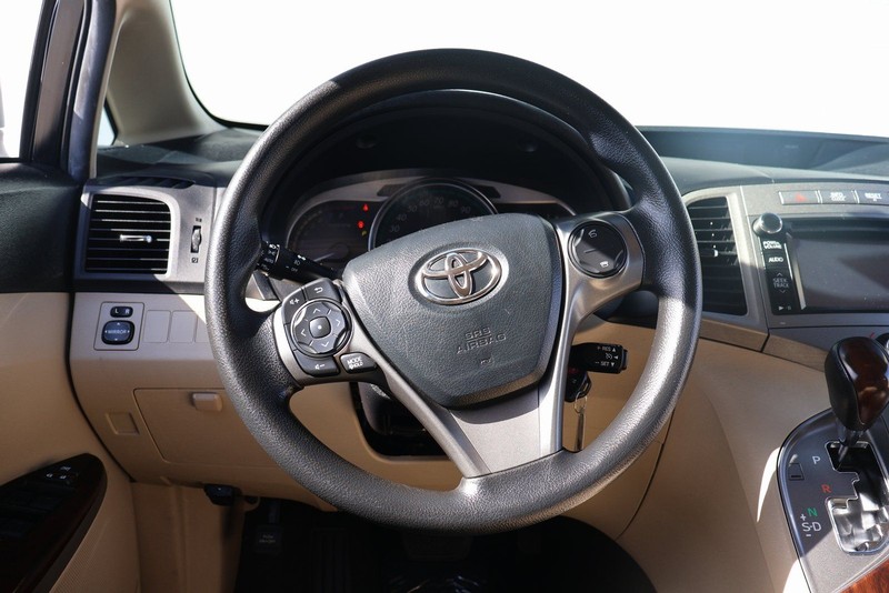 Toyota Venza Vehicle Full-screen Gallery Image 26