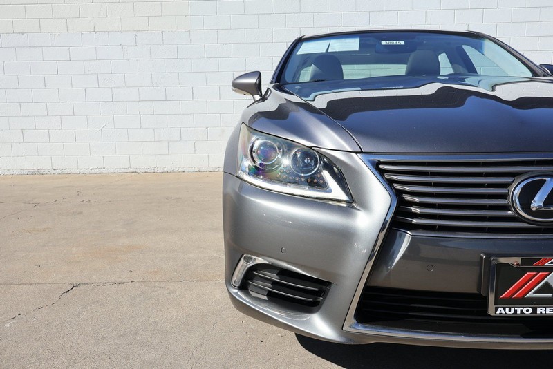 Lexus LS Vehicle Full-screen Gallery Image 03