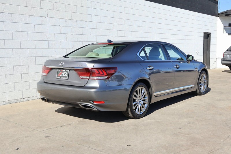 Lexus LS Vehicle Full-screen Gallery Image 05