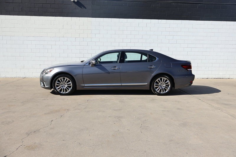 Lexus LS Vehicle Full-screen Gallery Image 11