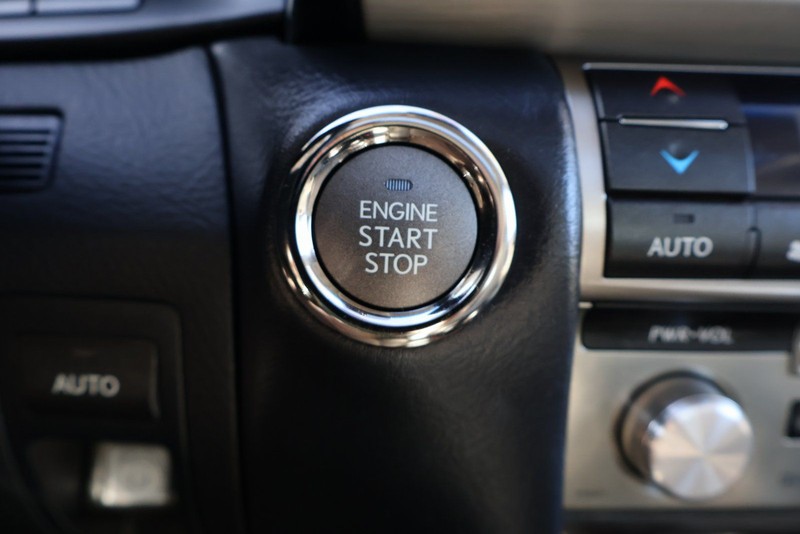 Lexus LS Vehicle Full-screen Gallery Image 29