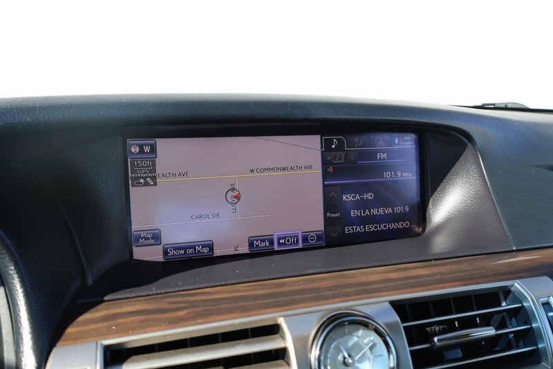 Lexus LS Vehicle Full-screen Gallery Image 31