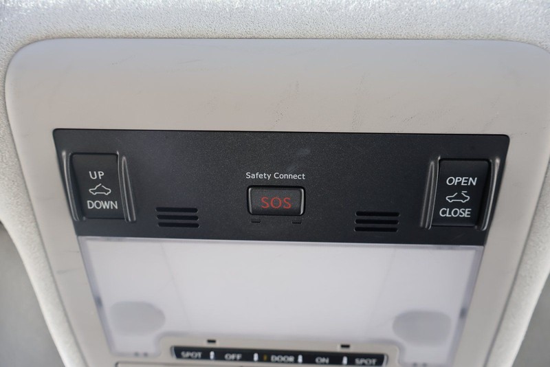 Lexus LS Vehicle Full-screen Gallery Image 37