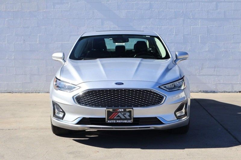 Ford Fusion Vehicle Full-screen Gallery Image 02