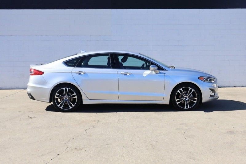 Ford Fusion Vehicle Full-screen Gallery Image 04