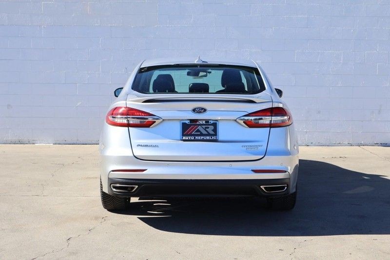 Ford Fusion Vehicle Full-screen Gallery Image 06