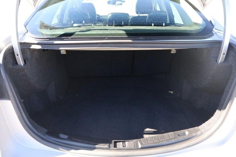 Ford Fusion Vehicle Full-screen Gallery Image 08