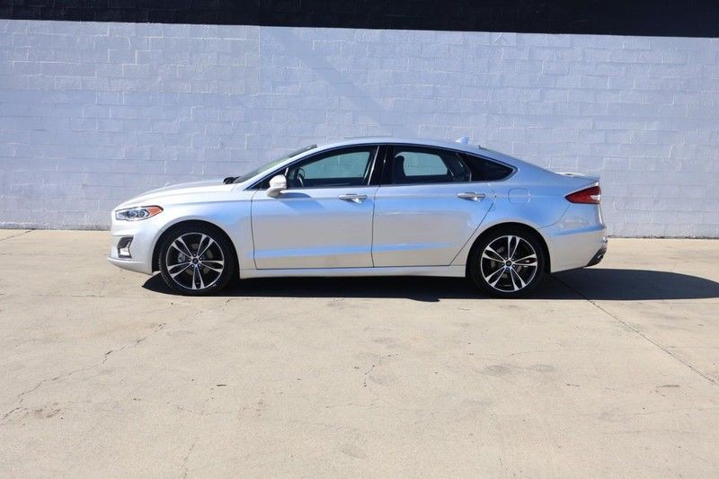 Ford Fusion Vehicle Full-screen Gallery Image 10