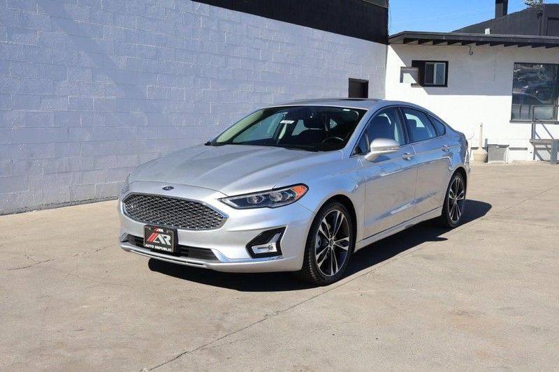 Ford Fusion Vehicle Full-screen Gallery Image 11