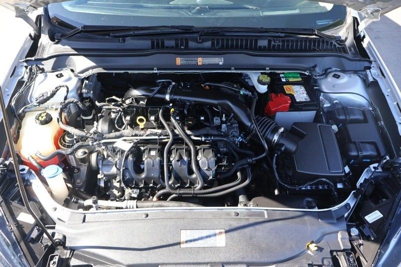 Ford Fusion Vehicle Full-screen Gallery Image 12