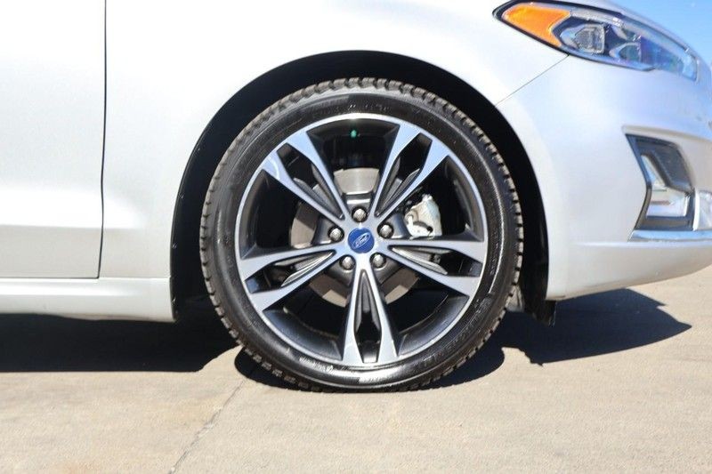 Ford Fusion Vehicle Full-screen Gallery Image 13