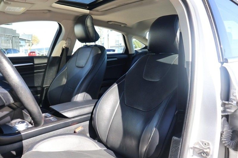 Ford Fusion Vehicle Full-screen Gallery Image 17