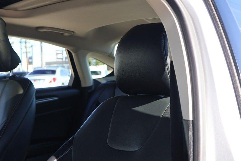 Ford Fusion Vehicle Full-screen Gallery Image 18