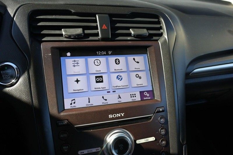 Ford Fusion Vehicle Full-screen Gallery Image 29