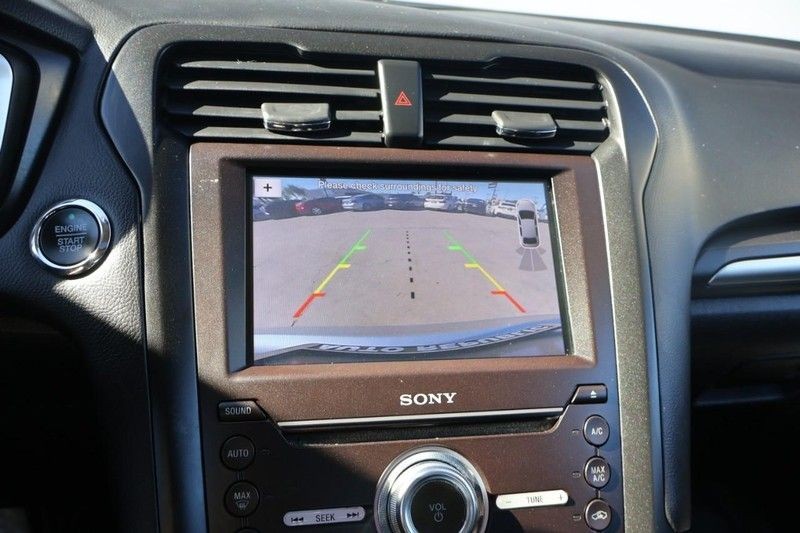 Ford Fusion Vehicle Full-screen Gallery Image 30