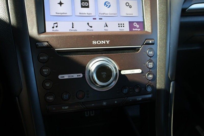 Ford Fusion Vehicle Full-screen Gallery Image 31