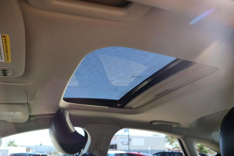 Ford Fusion Vehicle Full-screen Gallery Image 35