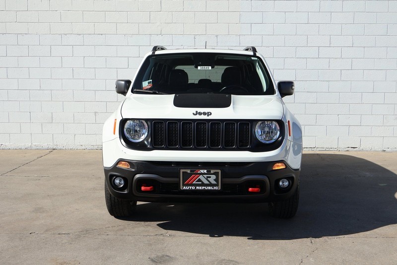 Jeep Renegade Vehicle Full-screen Gallery Image 02
