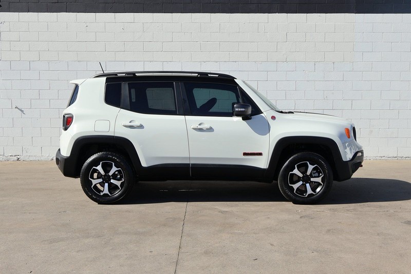 Jeep Renegade Vehicle Full-screen Gallery Image 04