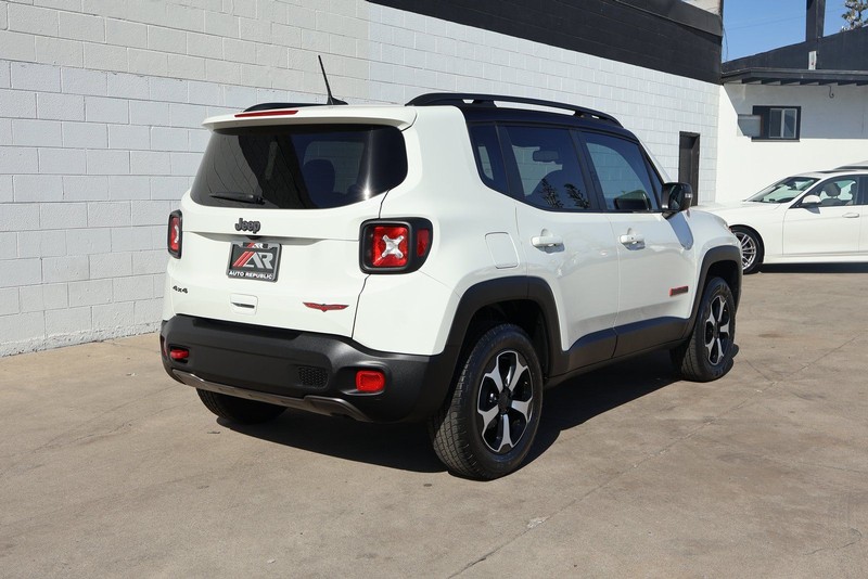 Jeep Renegade Vehicle Full-screen Gallery Image 05