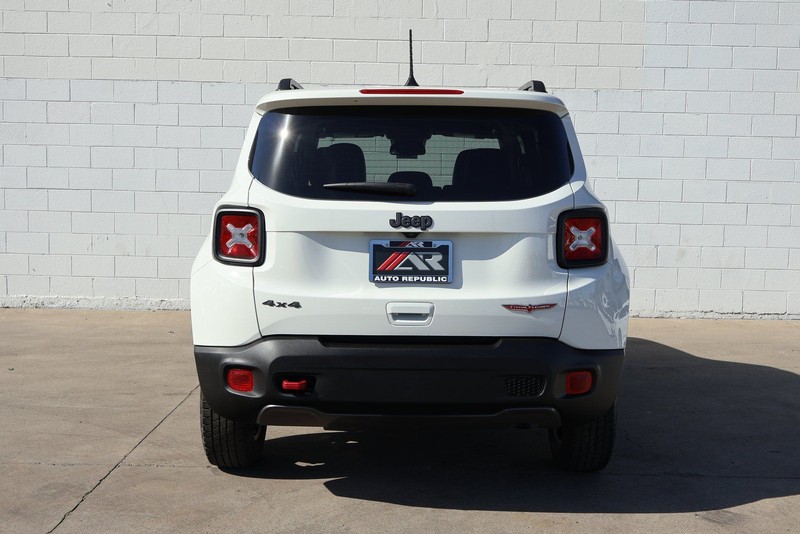 Jeep Renegade Vehicle Full-screen Gallery Image 06
