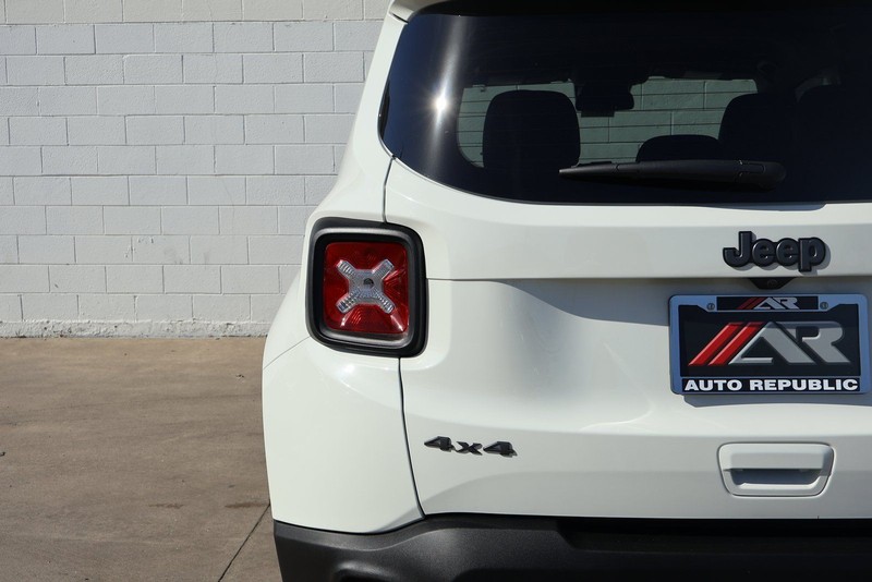 Jeep Renegade Vehicle Full-screen Gallery Image 07