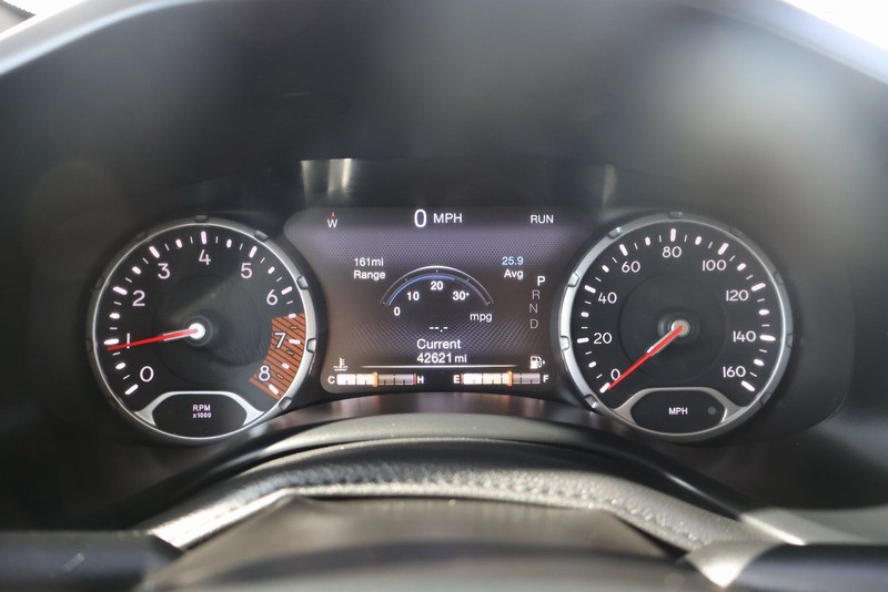 Jeep Renegade Vehicle Full-screen Gallery Image 23