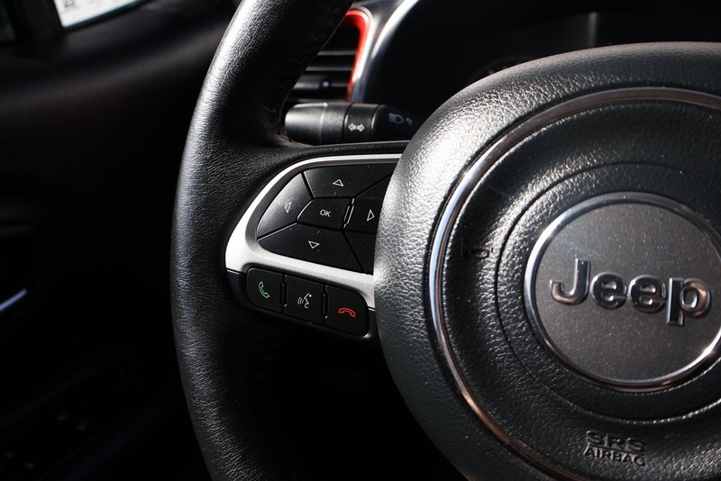 Jeep Renegade Vehicle Full-screen Gallery Image 25