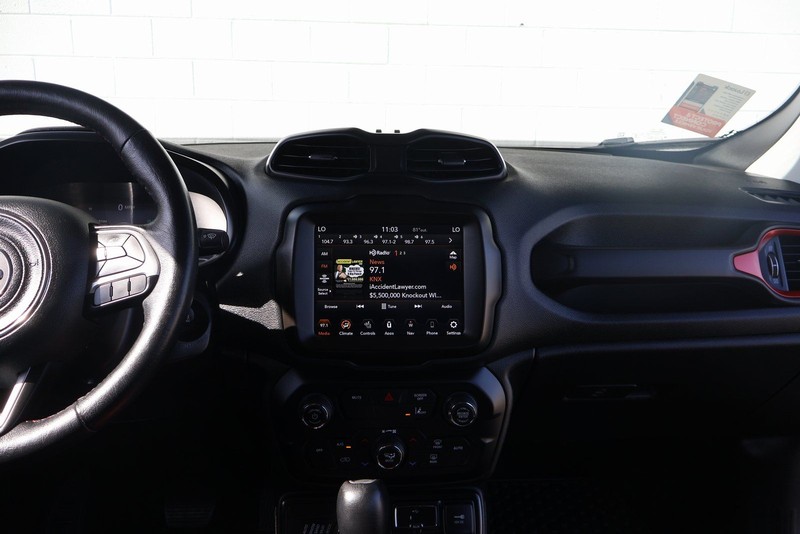 Jeep Renegade Vehicle Full-screen Gallery Image 27
