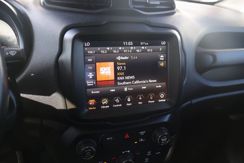 Jeep Renegade Vehicle Full-screen Gallery Image 28