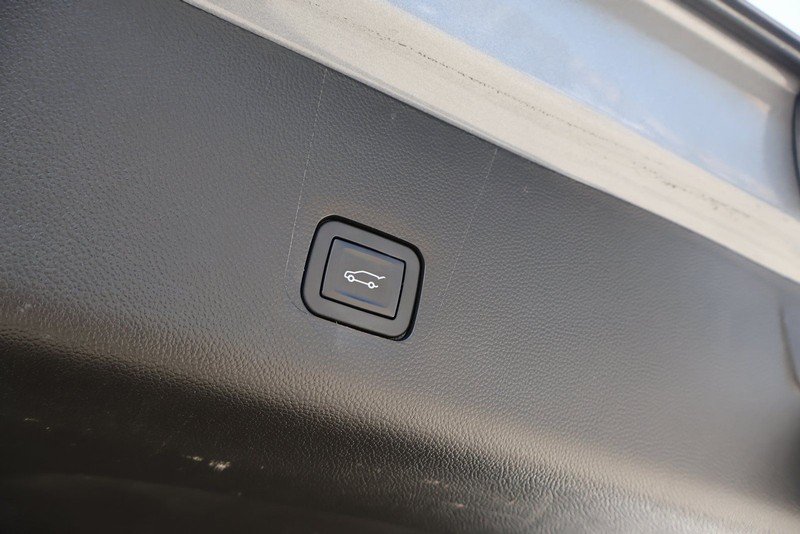 Chevrolet Traverse Vehicle Full-screen Gallery Image 09