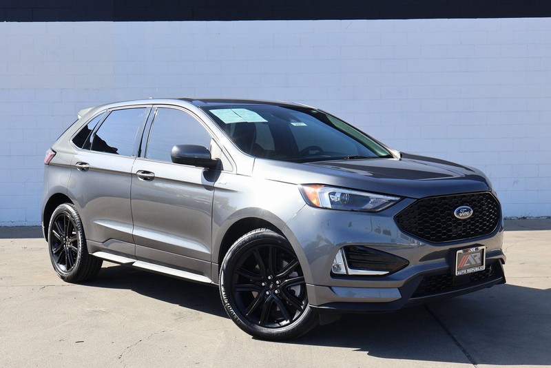 Ford Edge Vehicle Full-screen Gallery Image 01