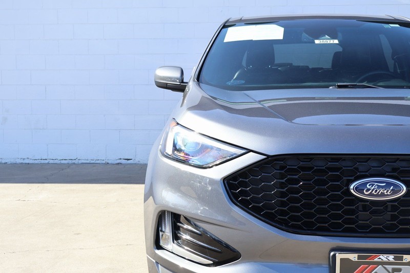 Ford Edge Vehicle Full-screen Gallery Image 03