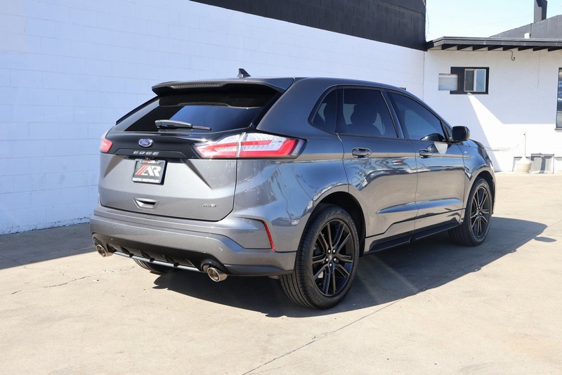 Ford Edge Vehicle Full-screen Gallery Image 05