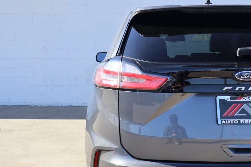 Ford Edge Vehicle Full-screen Gallery Image 07