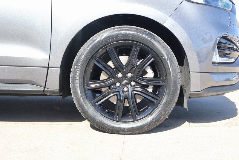 Ford Edge Vehicle Full-screen Gallery Image 13