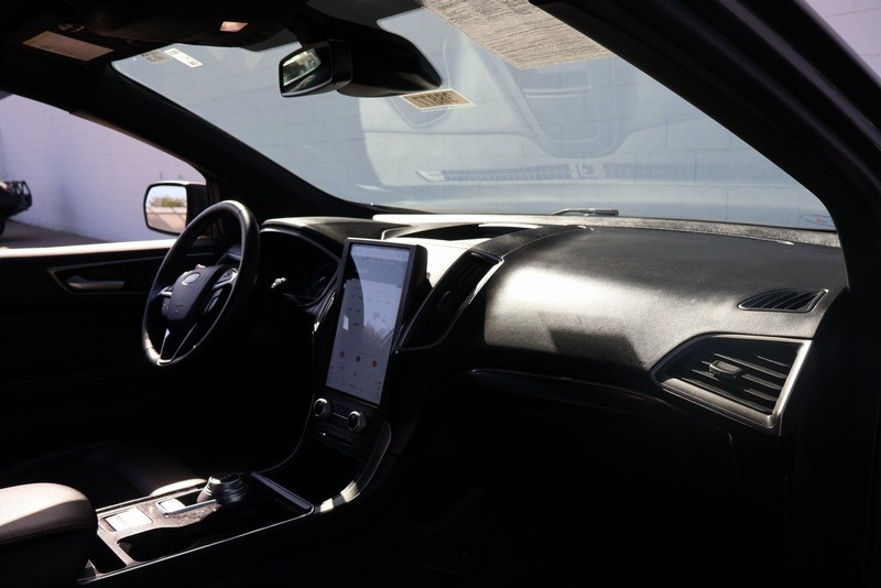 Ford Edge Vehicle Full-screen Gallery Image 19