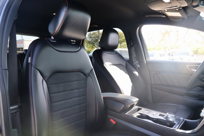 Ford Edge Vehicle Full-screen Gallery Image 20