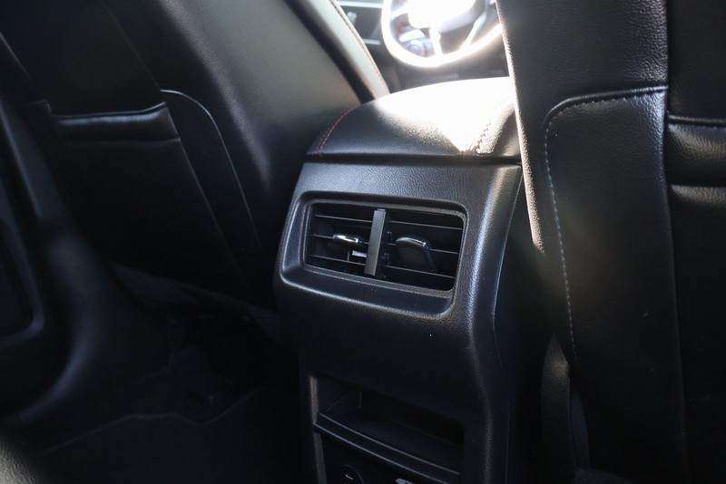 Ford Edge Vehicle Full-screen Gallery Image 22