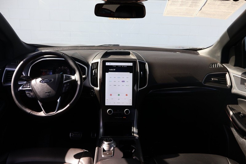 Ford Edge Vehicle Full-screen Gallery Image 23