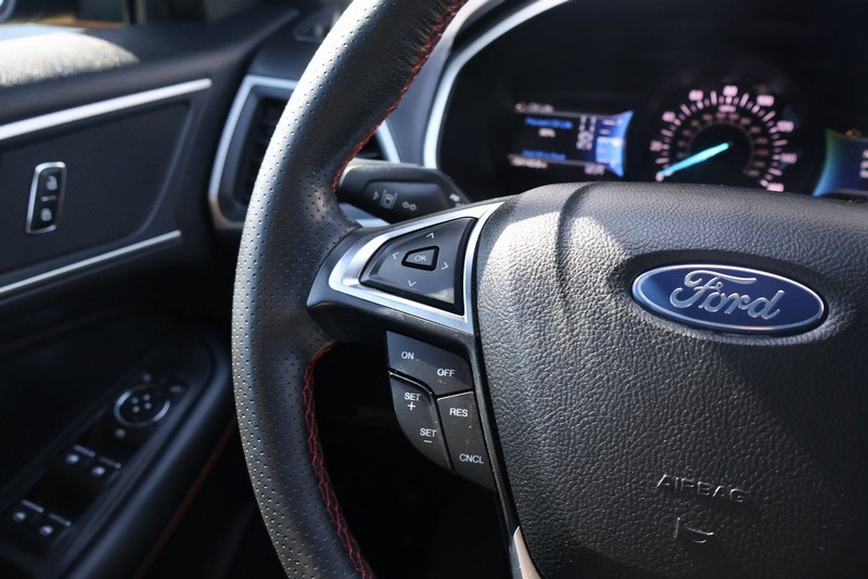 Ford Edge Vehicle Full-screen Gallery Image 26