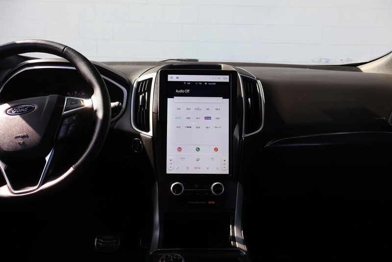 Ford Edge Vehicle Full-screen Gallery Image 29