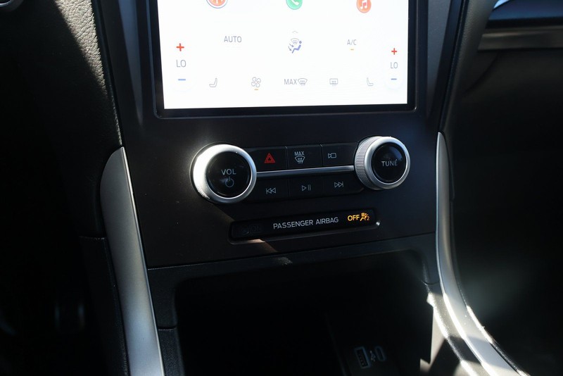 Ford Edge Vehicle Full-screen Gallery Image 32