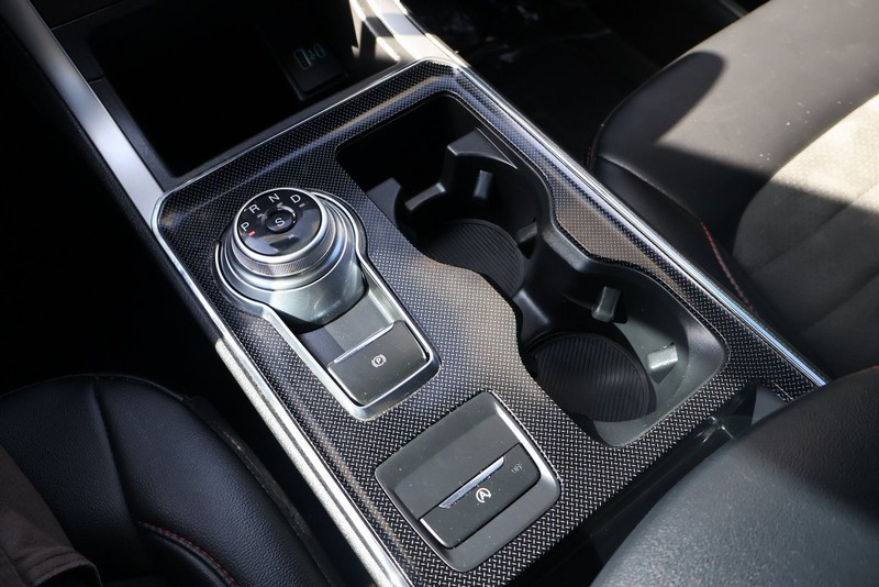 Ford Edge Vehicle Full-screen Gallery Image 33