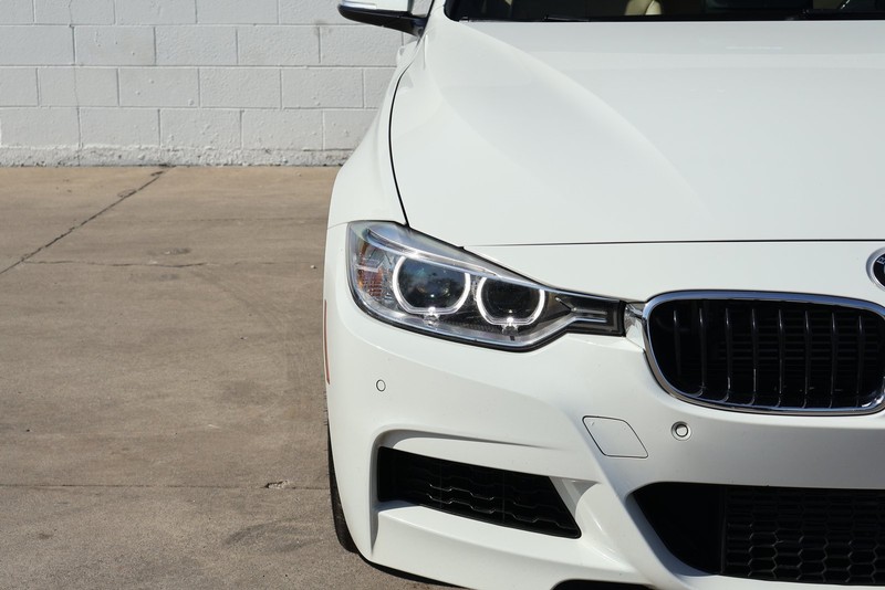 BMW 3 Series Vehicle Full-screen Gallery Image 03