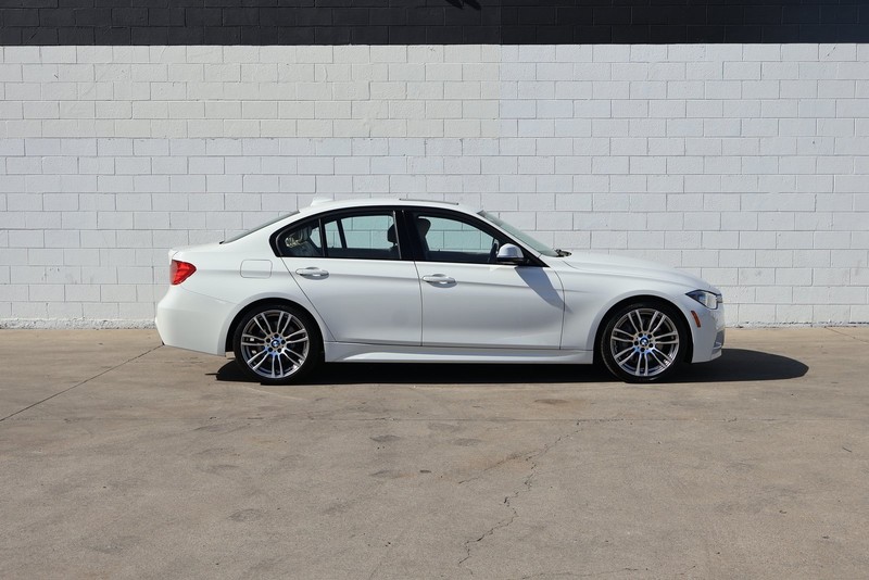 BMW 3 Series Vehicle Full-screen Gallery Image 04