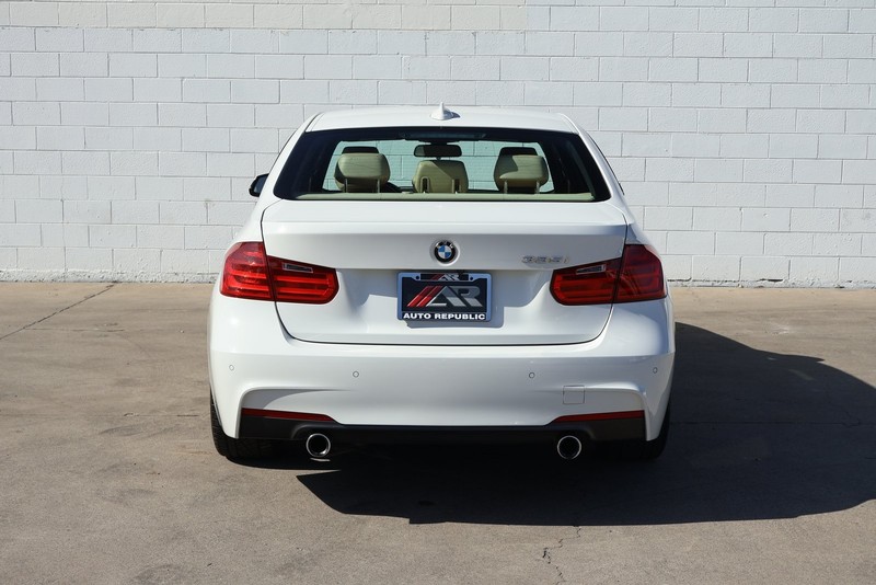 BMW 3 Series Vehicle Full-screen Gallery Image 06