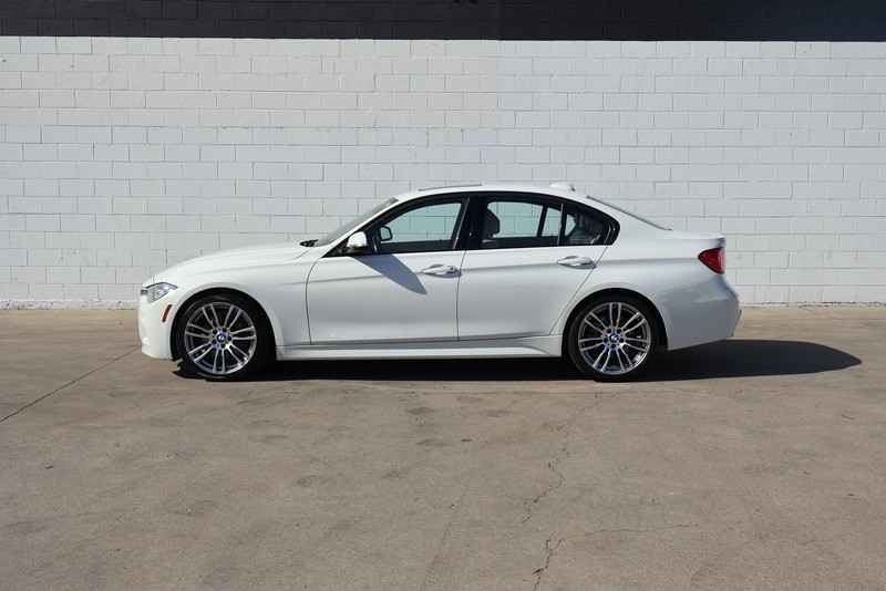 BMW 3 Series Vehicle Full-screen Gallery Image 10