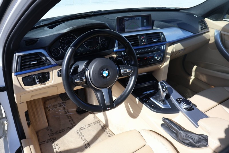 BMW 3 Series Vehicle Full-screen Gallery Image 16